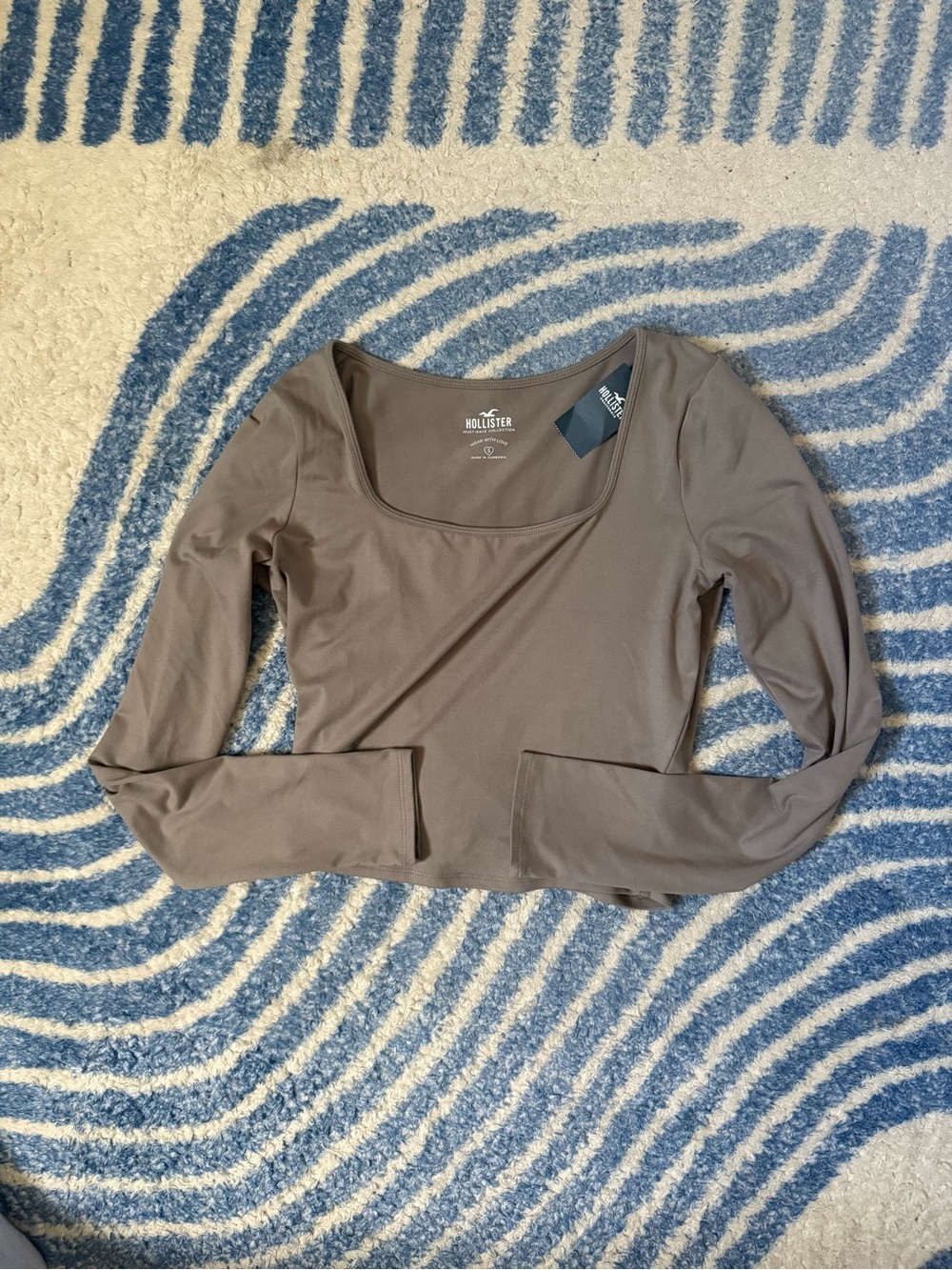 Hollister Women's Long-Sleeve Scoop Neck Top in Taupe